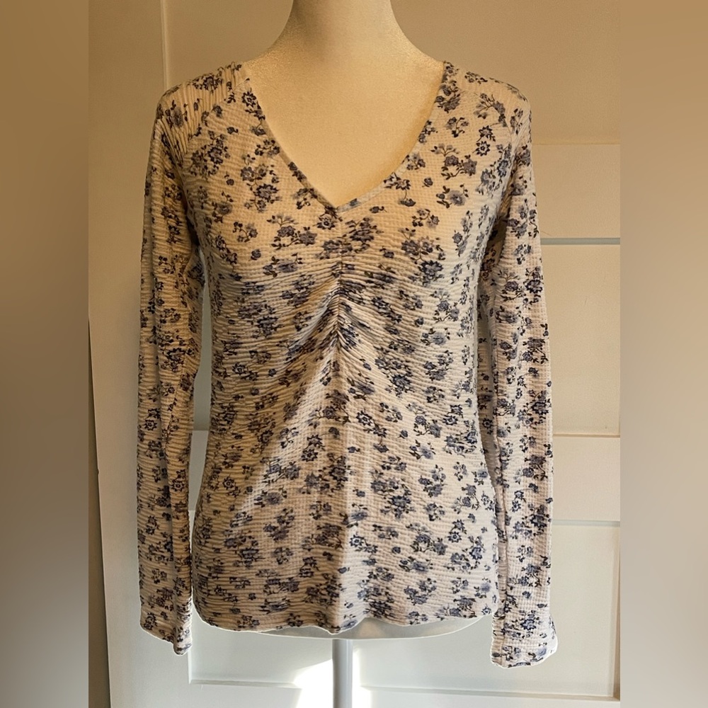 Hollister White Floral Thermal Top Size Large